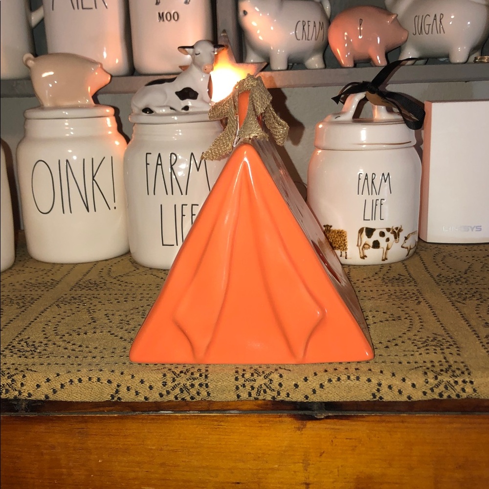 Rae Dunn HAPPY CAMPER Tent Shaped Birdhouse Orange - Picture 5 of 10
